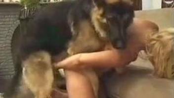 Mature bends her fine ass to try hard sex with the dog