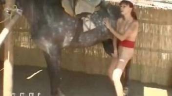Outdoor zoophilia drives woman crazy and makes her want to swallow
